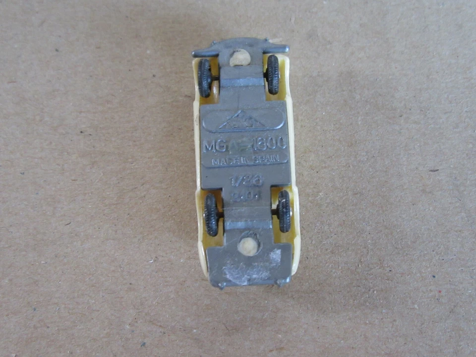 Giocattolo In Plastica Eko 2101 Spagna MG 1600 Beige 1:86 - Immagine 2 di 4