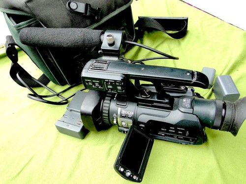 JVC GY-HM 100 E Caméscope vidéo professionnel - Photo 2/3