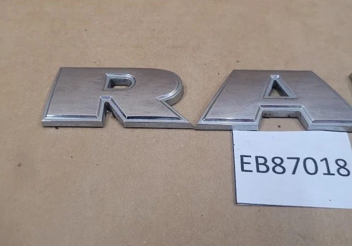 原始设备制造商 2009 - 2018 道奇 RAM "RAM" 徽章徽章贴花标志徽章车身 1500 2500 — 第 3/4 张图片