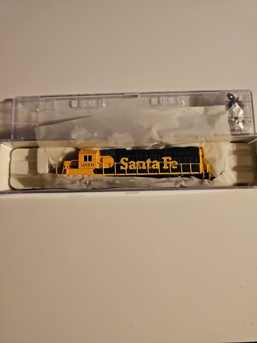 Proto N Scale Diesel GP38-2 ATSF Atchison Topeka Santa Fe 920-75018 Road #3570 | Condition: New