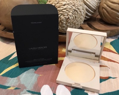 Real Flawless Luminous Pressed Powder-Translucent by Laura Mercier - 0.24 oz