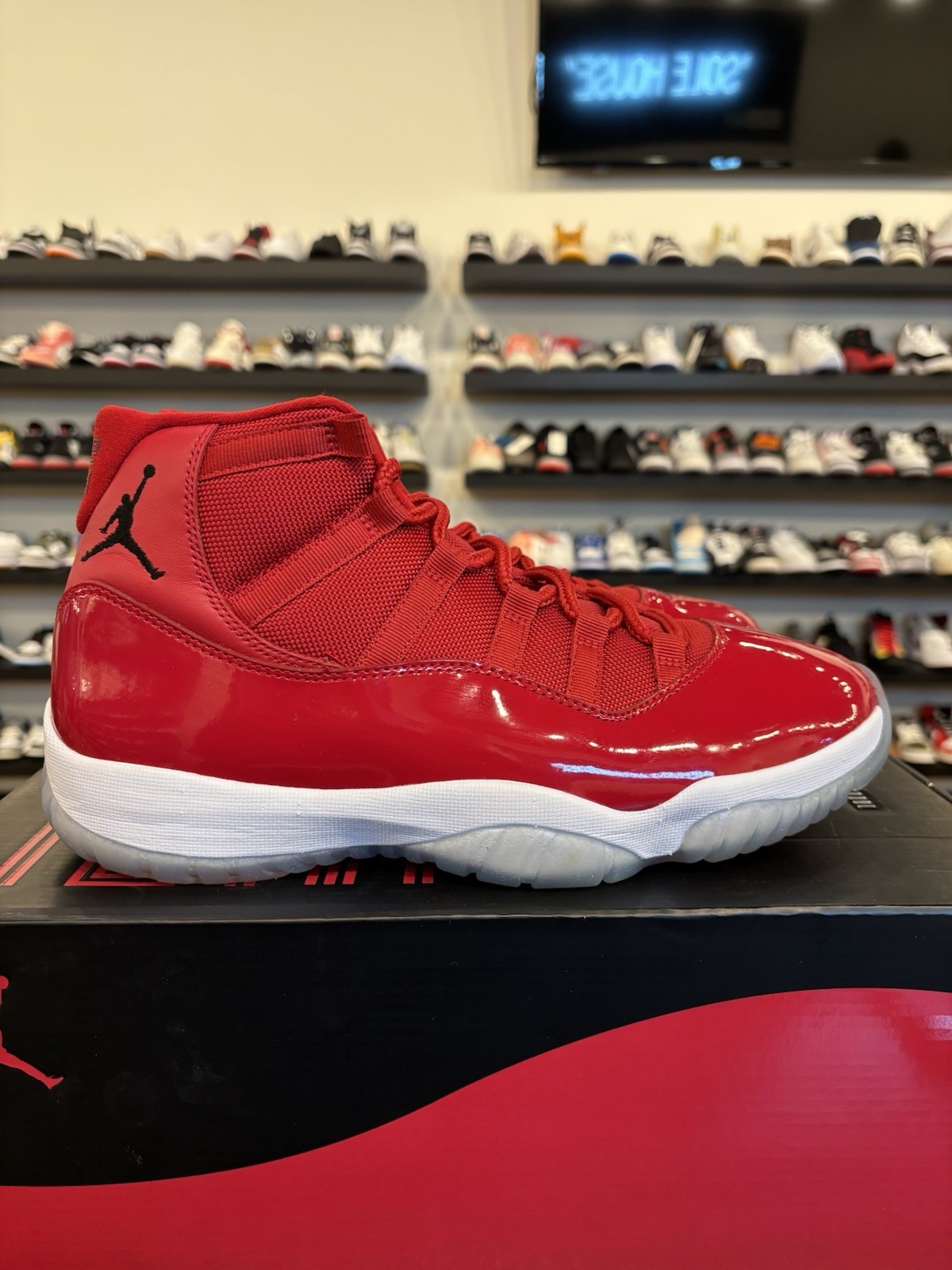 Jordan 11 Retro High Win Like 96 Size 10.5 Pre-Owned 378037-623 Red White