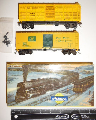 GET 2 HO train ATHEARN Freight cars, w/ KADEE Couplers, Sprung Trucks, Built Up