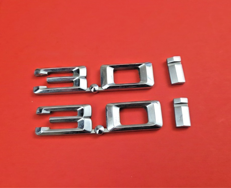 BMW E85 E86 Z4 3.0i SIDE FENDER EMBLEM BADGE SET CHROME SILVER OEM