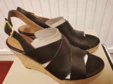 Clarks Amella Dally Size 4 wedge sandals 
