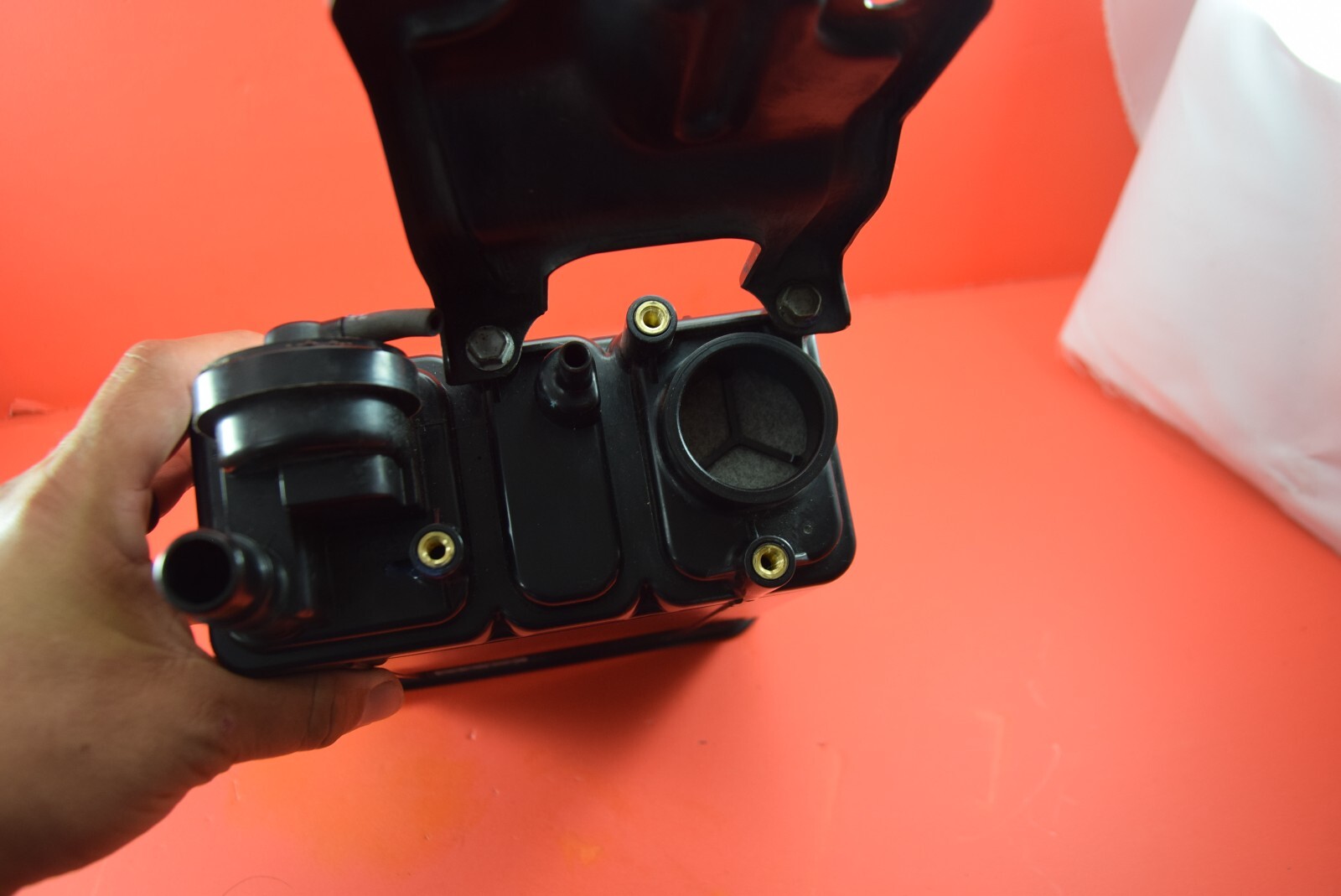 C3 0611 TOYOTA YARIS SCION XD EVAP FUEL VAPOR CANISTER OEM 77740