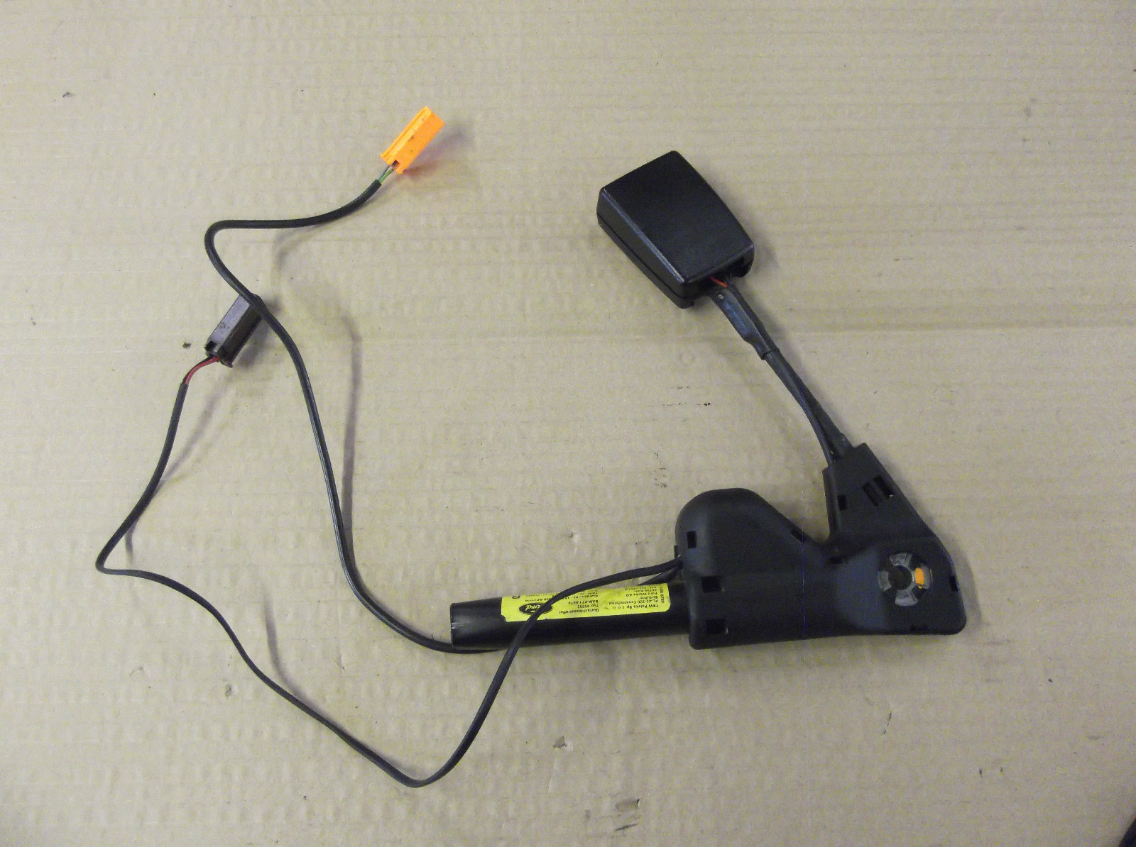 Ford Mondeo Mk3 20042007 OSF Driver Side Front Seat belt Anchor Buckle