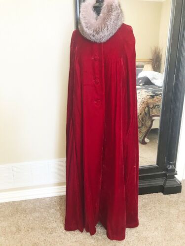 Elegant Women M Red Velvet Lined Maxi Cloak/Cape w/Arm Holes (MUFF NOT INCLUDED) - Picture 1 of 8