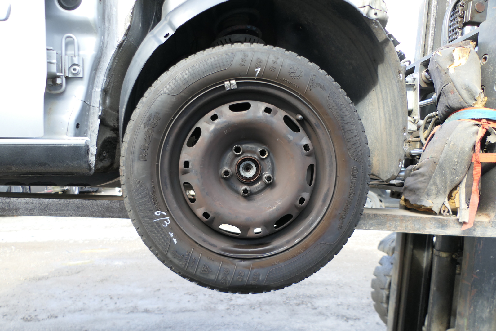 4x Polo 6R 9N Ibiza Cerchioni 185/60 R14 H Pneumatico Invernale M+S...