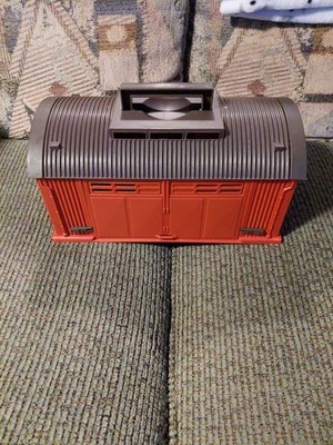 New Ray Modern Armor Barracks - 1:32 scale - Red/Brown plastic Handle 
