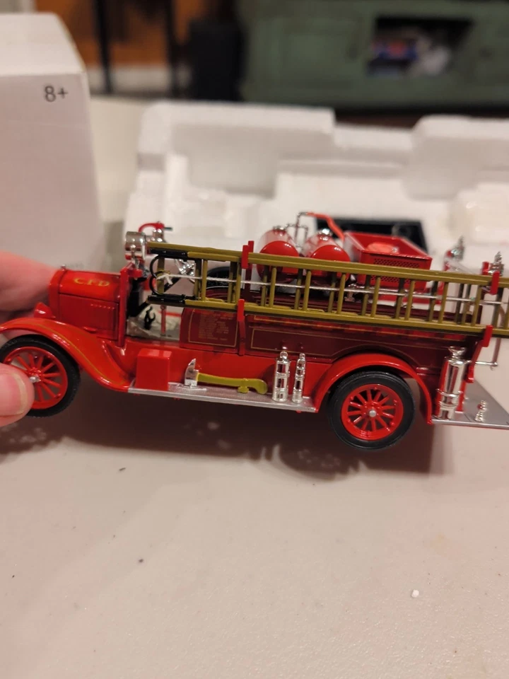National Motor Museum Mint Diecast 1926 Ford Model T Fire Truck 1:32 Scale - Image 2 of 4