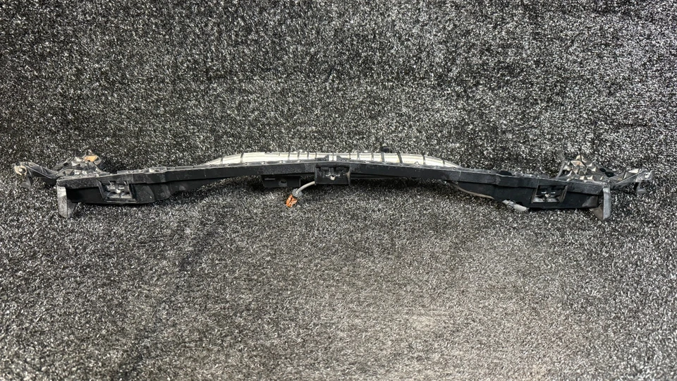 Rejilla de apoyo radiador consola delantera mercedes clase e cls a2136201701 16 25 Foto 3 de 4