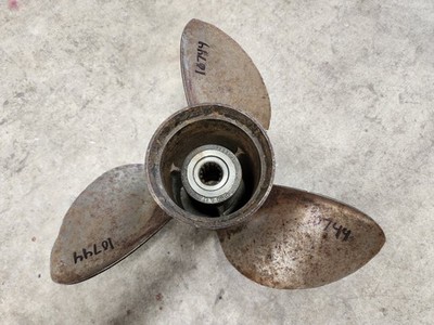 13 3/8'' X 17P OMC EVINRUDE JOHNSON SS PROPELLER, 389948, 13 SPLINE 4.25'', P10744