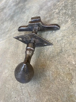 Ancienne poignée de porte en fer forgé,serrure ferrure penture heurtoir targette - Photo 1/3