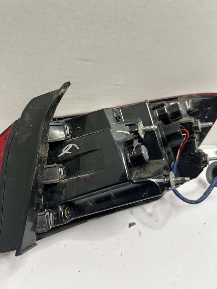 KIA FORTE LUZ TRASERA CONDUCTOR IZQUIERDO LED SEDÁN CUARTO PANEL 92401-M7600 OEM 2022-24 Foto 3 de 4