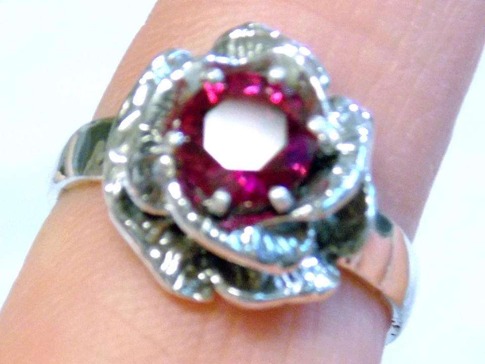 Anillo Rojo Lab Rubí Talla 9.5 Plata de Ley 925 Hecho en EE. UU. Estilo Vintage Flor Foto 2 de 4