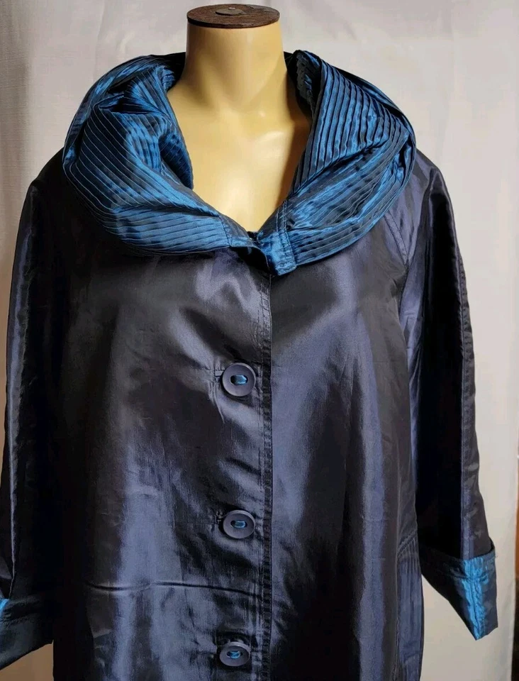 UBU Reversible Iridescent Pleated Hood Raincoat Button Front Navy Teal Sz PS - Image 2 of 4
