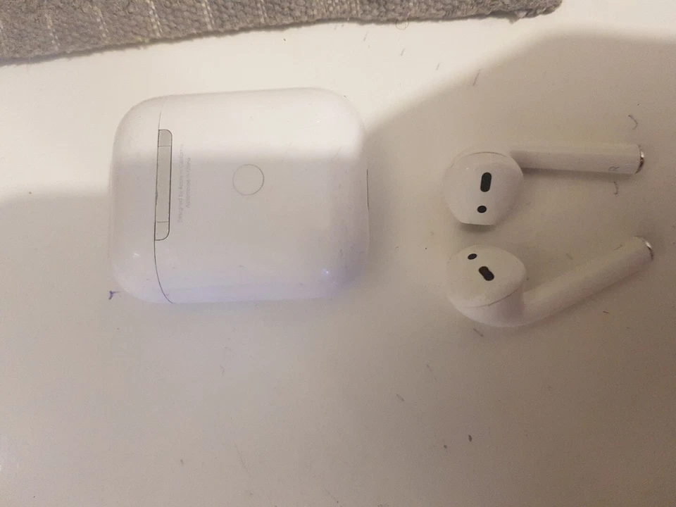 Apple AirPods (1st generation), photo 4 of 4