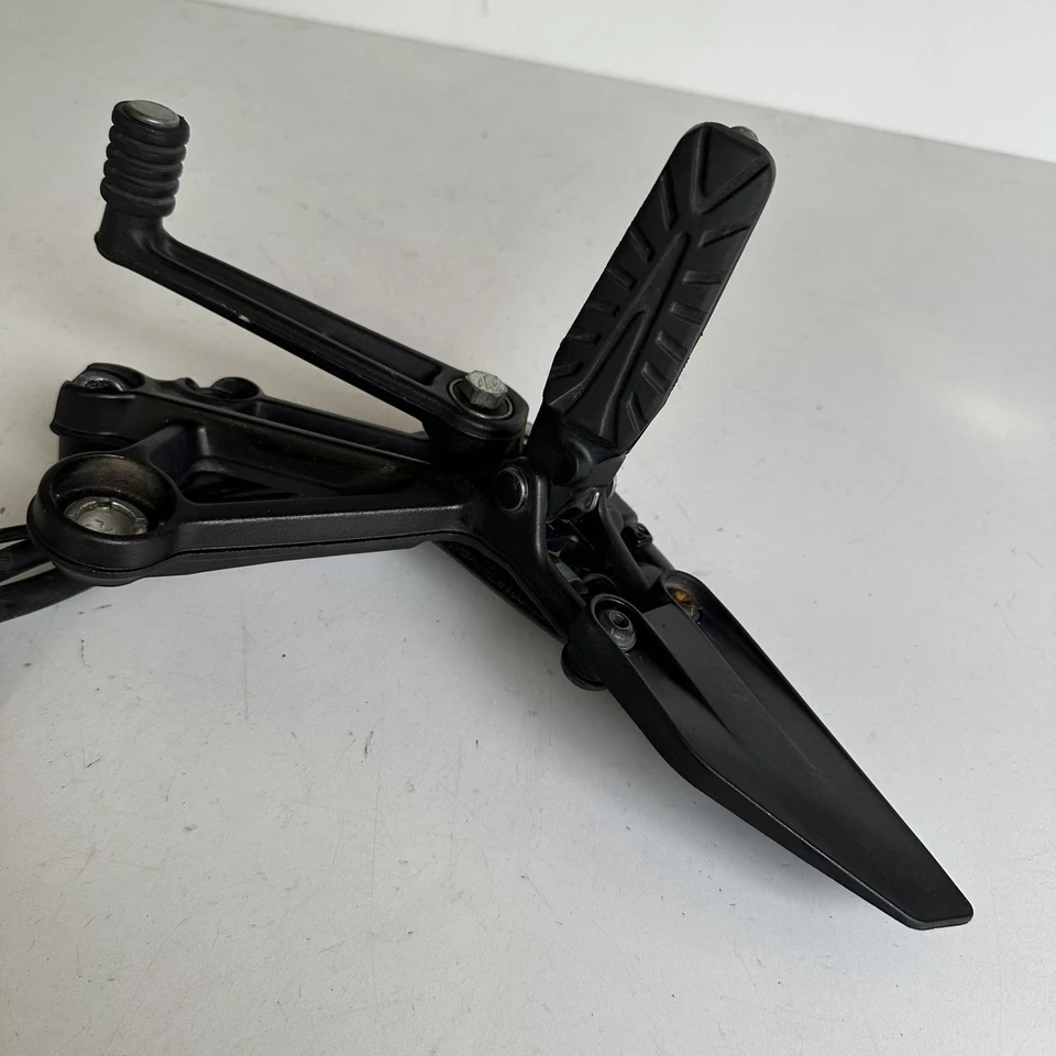 KTM Duke 390 200 2022 freno trasero cilindro maestro clavija soporte palanca Foto 3 de 4