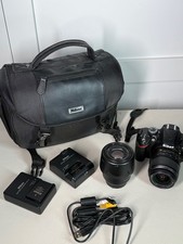 Nikon DX DSLR Camera Kit w/ 18  55mm  55  200mm Lenses with Bag Chargers