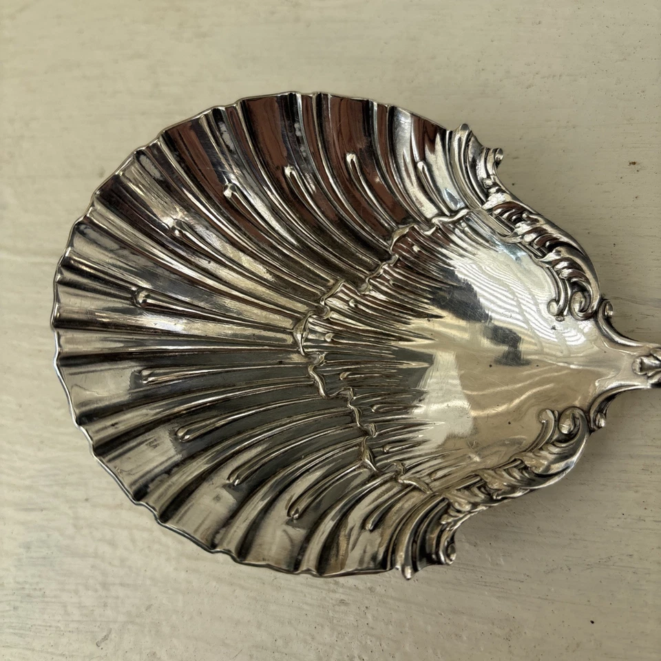 Raphael by Rogers & Hamilton Plate Silverplate Berry Spoon w/Shell Bowl 8 1/2" - Image 3 of 4