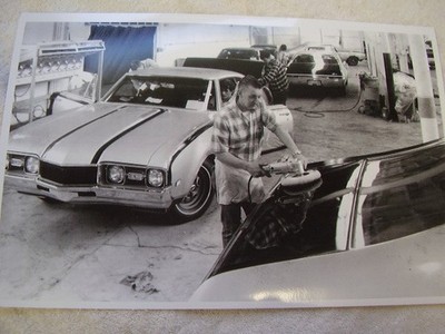 1968 OLDSMOBILE HURST ASSEMBLY LINE  #1    11 X 17  PHOTO  PICTURE