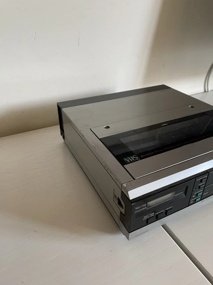 Vintage hitachi vt-7E 4head portable video cassette recorder VHS - Immagine 2 di 4