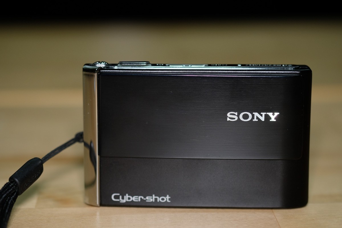 Sony Cyber-shot DSC-T70 Black Carl Zeiss Vario-Tessar 3x Optical