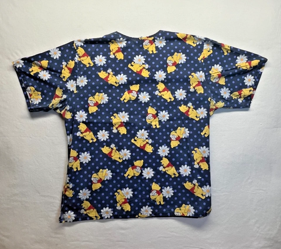 Blusa Médica Clásica Disney Winnie The Pooh Cuello en V Mujeres Talla XL-XXl Bolsillos Foto 3 de 4