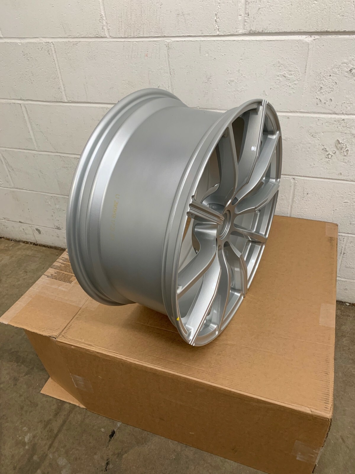 Aston Martin Front Wheel For 19 and up Vantage #KY63-1007-RA