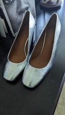 Halston pumped dress shoes  Color metallic silver women size 9.5