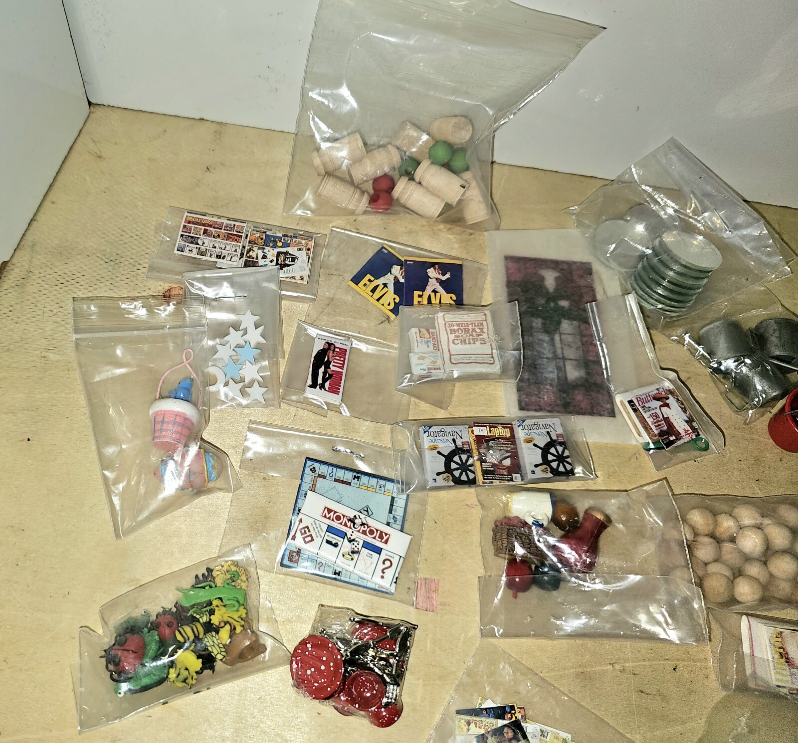 Lot Of Vintage Miniature Dollhouse Accessories eBay