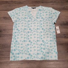 NWT Cassandra O Snowflake Print Scrub Top Short Sleeve V-Neck Small