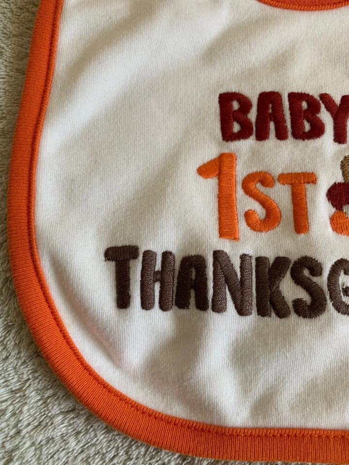Babero bordado Carters Baby Cream Orange Baby’s 1st Thanksgiving Pavo Foto 3 de 4