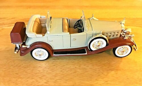 1/32 1932 Cadillac Phaeton V16 Signature Model Diecast Car By Anson - Picture 3 of 4