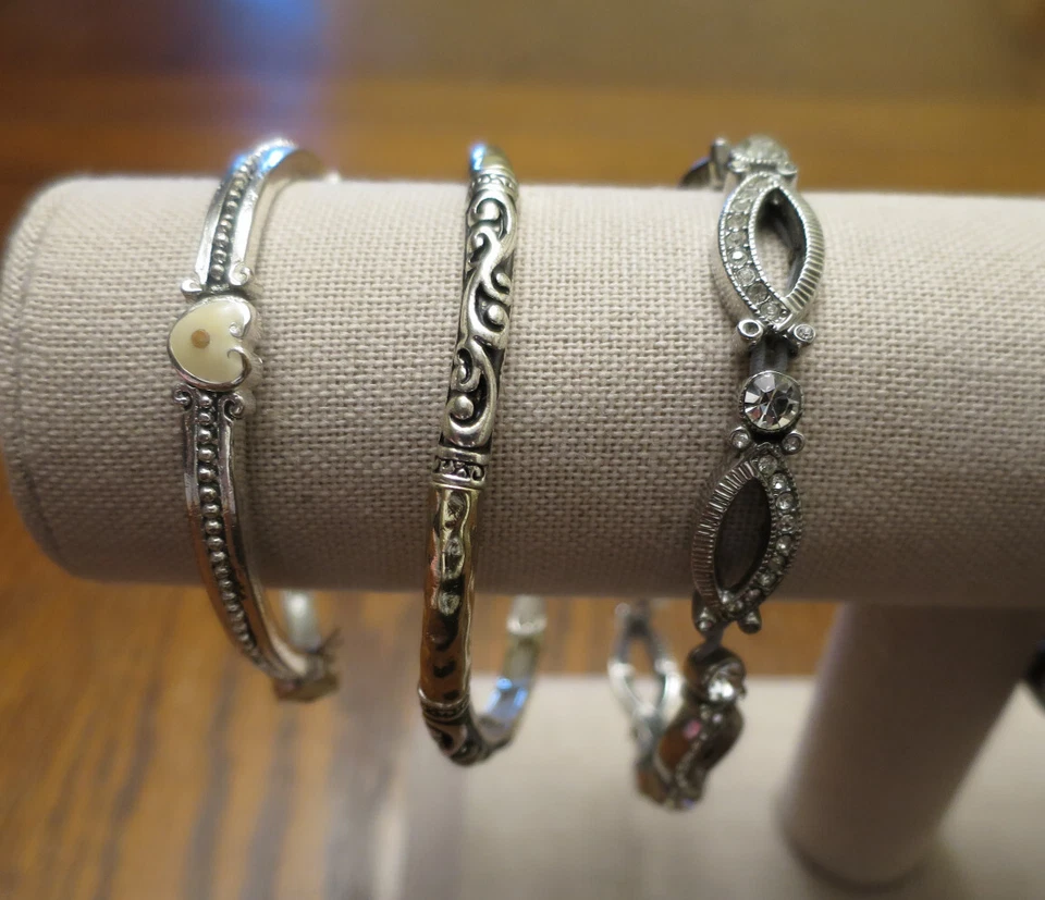 Lote de 6 pulseras elásticas tono plata - L&J, Monet, semilla de mostaza, pedrería leer Foto 3 de 4