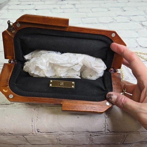 Cartera bandolera de madera de tela a rayas tejida y2k de colección Foto 4 de 4