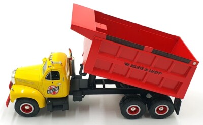 First Gear 1/34 Scale 19-2033 1960 Model B-61 Mack Dump Truck