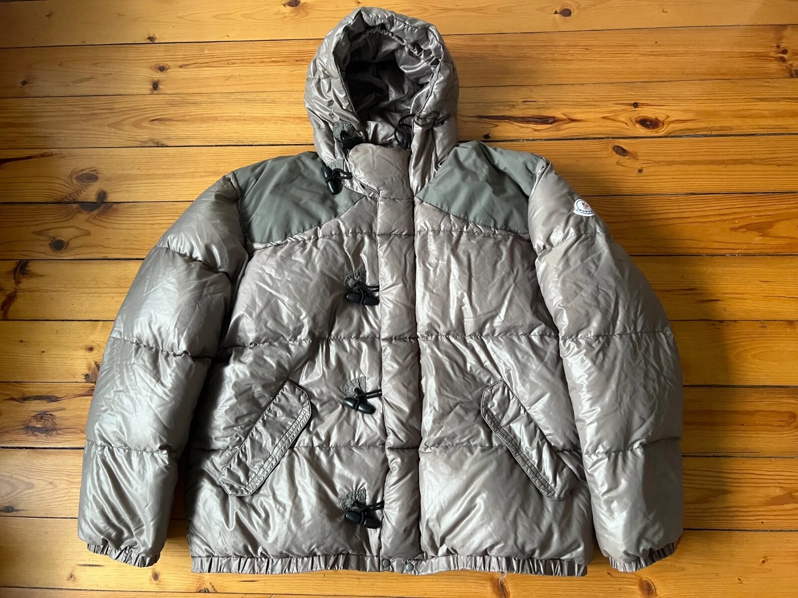 Moncler — VTG Moncler Grenoble Puffer Jacket Down Filled Olive Green Hooded Men Sz- 4 L