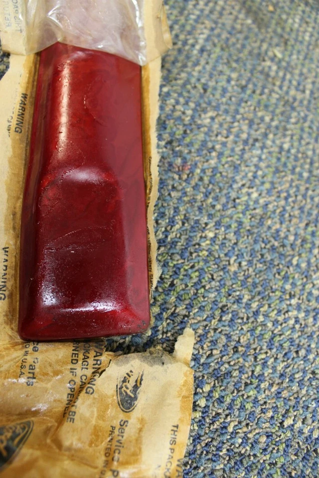 Moldura de guardabarros OEM F6CZ-5820939-ABA 1994-1996 Ford Escort (Bin17) Foto 2 de 4