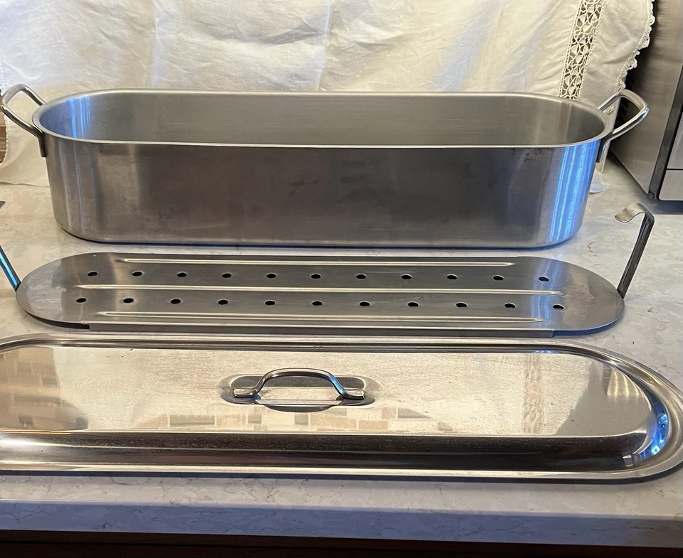 Cazador furtivo de peces de acero inoxidable con inserto de plancha y tapa, INOX 18/C, Italia Foto 4 de 4