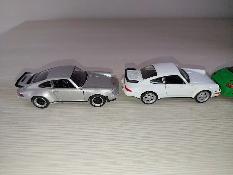 Lotto 3 Modellini Porsche 911 Welly 1/39 Vedi Foto No Burago Majorette Solido - Immagine 3 di 4