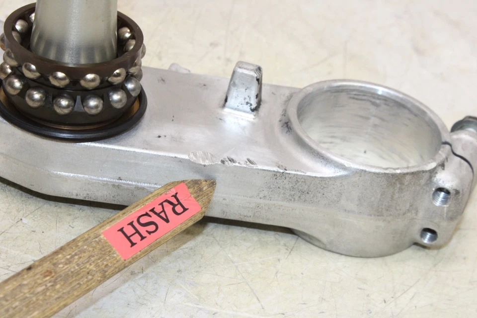 01-07 SUZUKI HAYABUSA GSX1300R OEM HORQUILLA DELANTERA ABRAZADERA INFERIOR TRIPLE ÁRBOL VÁSTAGO Foto 3 de 4