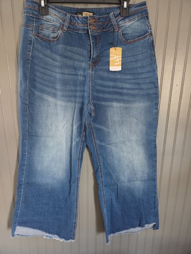 Suzanne Betro Denim Women's Med Wash Jeans Size 14 Waist 33" Inseam 25" NWT