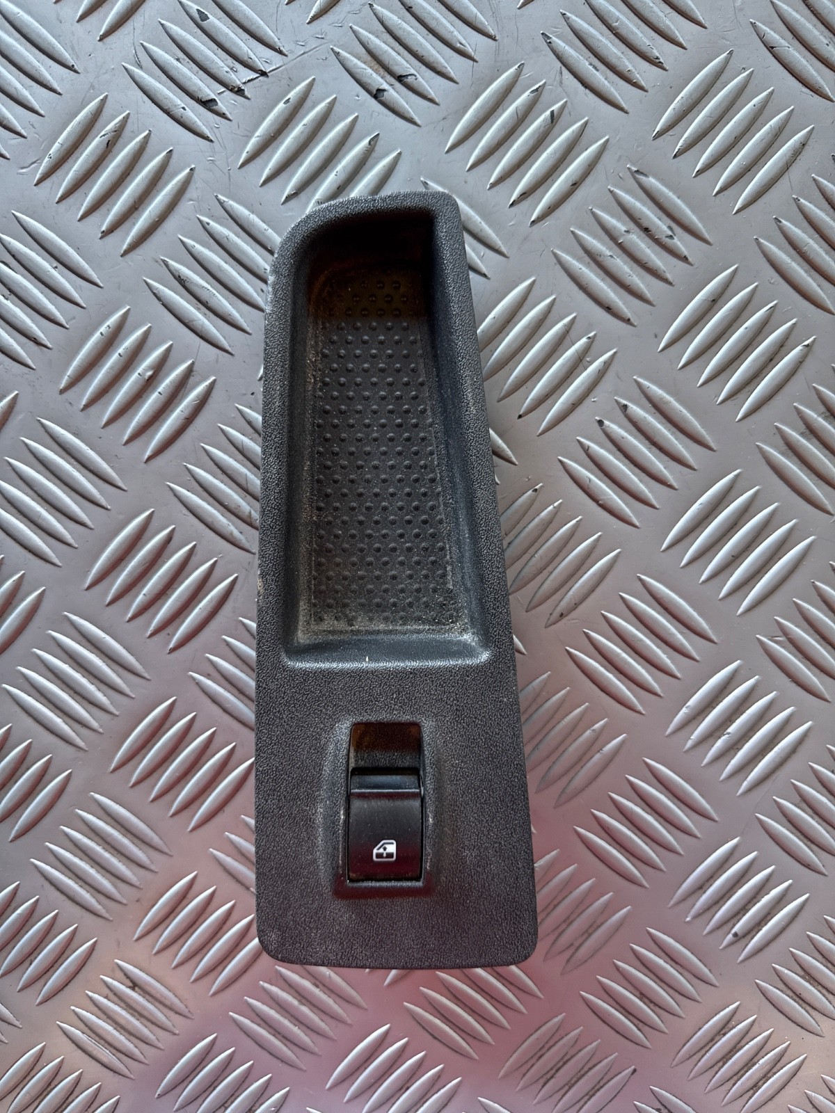 pulsantiera alzavetro anteriore dx fiat grande punto 2009