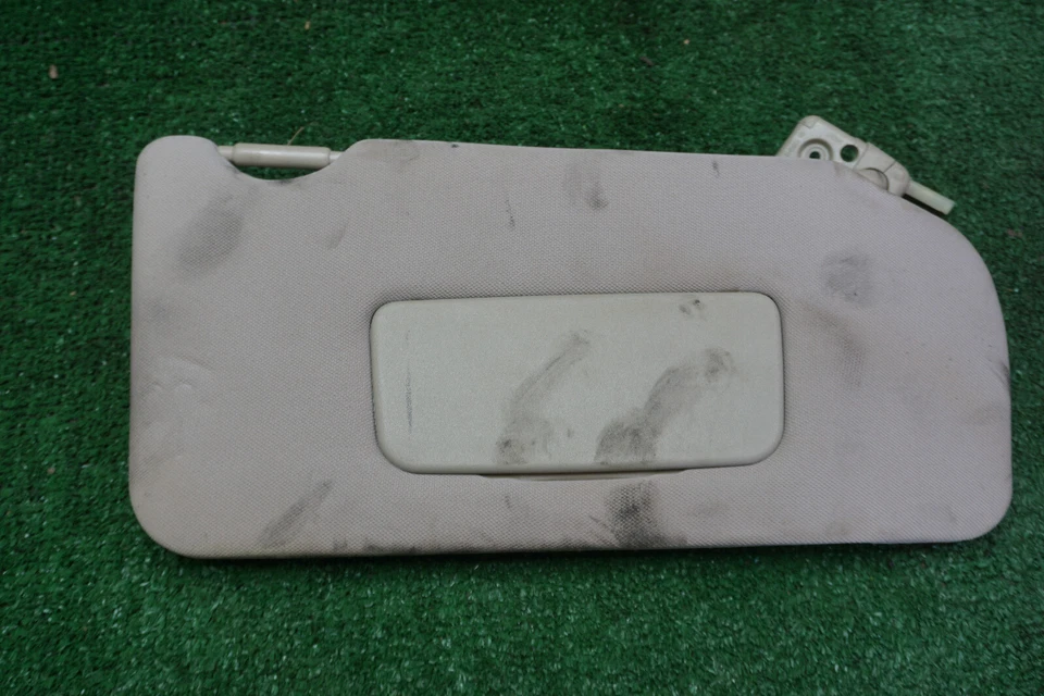 Quebra-sol Nissan Sentra Right 2014 fabricante de equipamento original 1 peça - Imagem 2 de 3