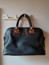Borsa Liu Jo. Può essere portata sia a mano che a tracolla.Completa di dust bag.