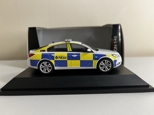 Schuco 1:43 Opel Insignia South Yorkshire Police Car Code 3 Model (Vauxhall) - Picture 6 of 18
