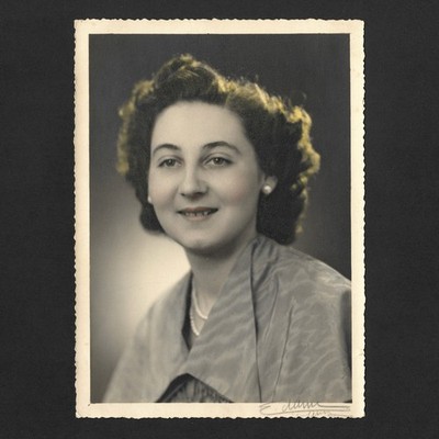 Portrait junge Frau N&B bunt bemalt getönt - altes Foto Studio (groß)