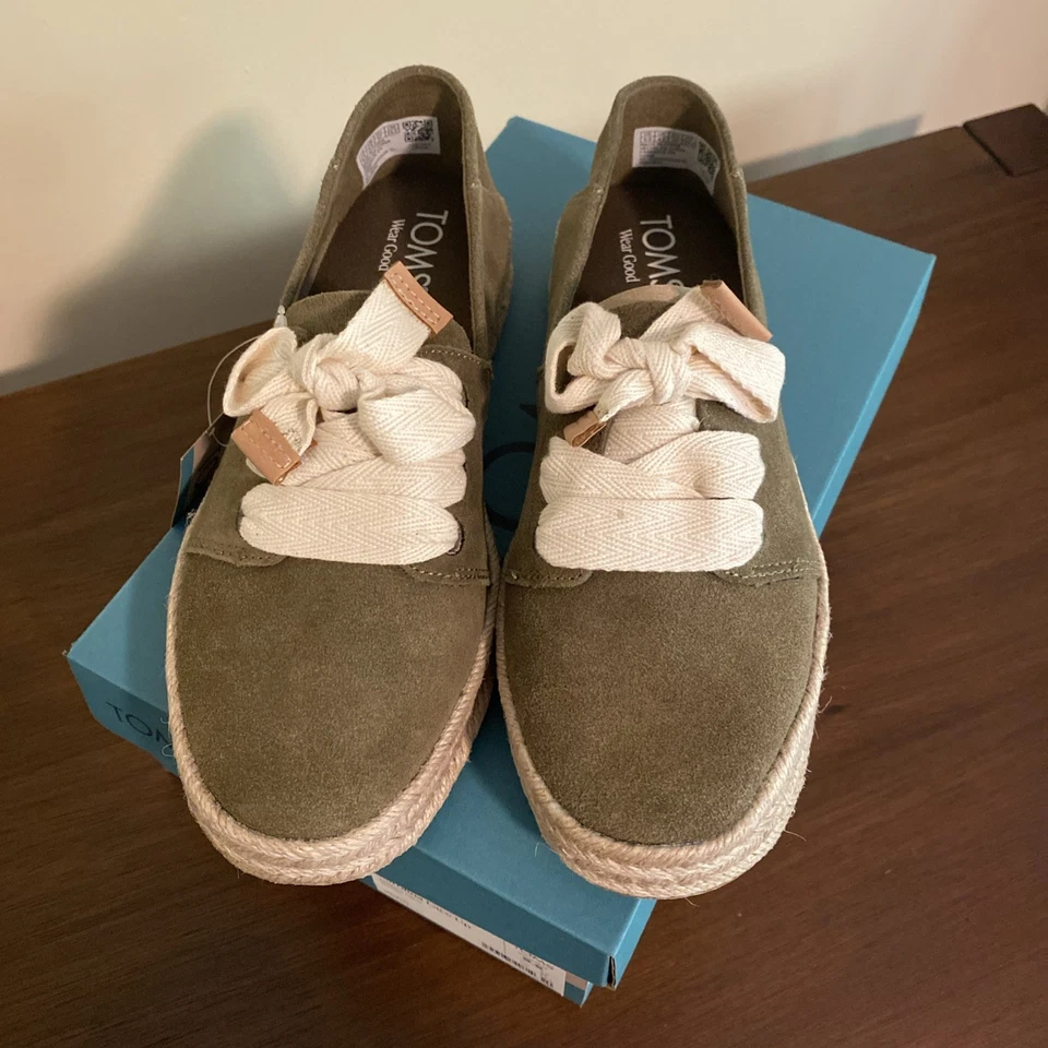 女士 TOMS Carolina 系带厚底运动鞋橄榄麂皮绒,尺寸 6.5 — 第 4/4 张图片
